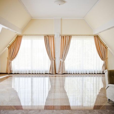Hotel Olenka Szydlowiec Bagian luar foto