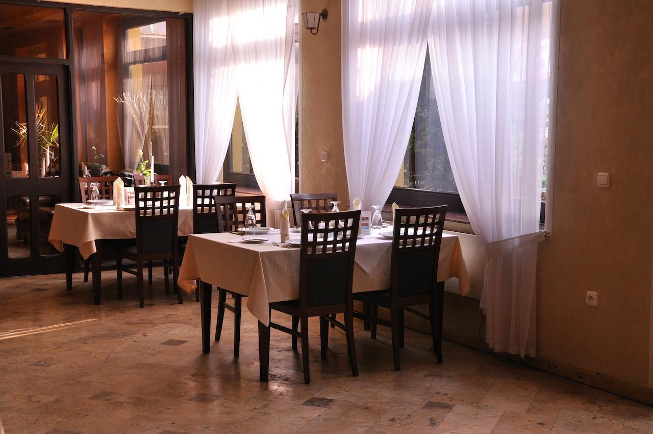 Hotel Olenka Szydlowiec Bagian luar foto