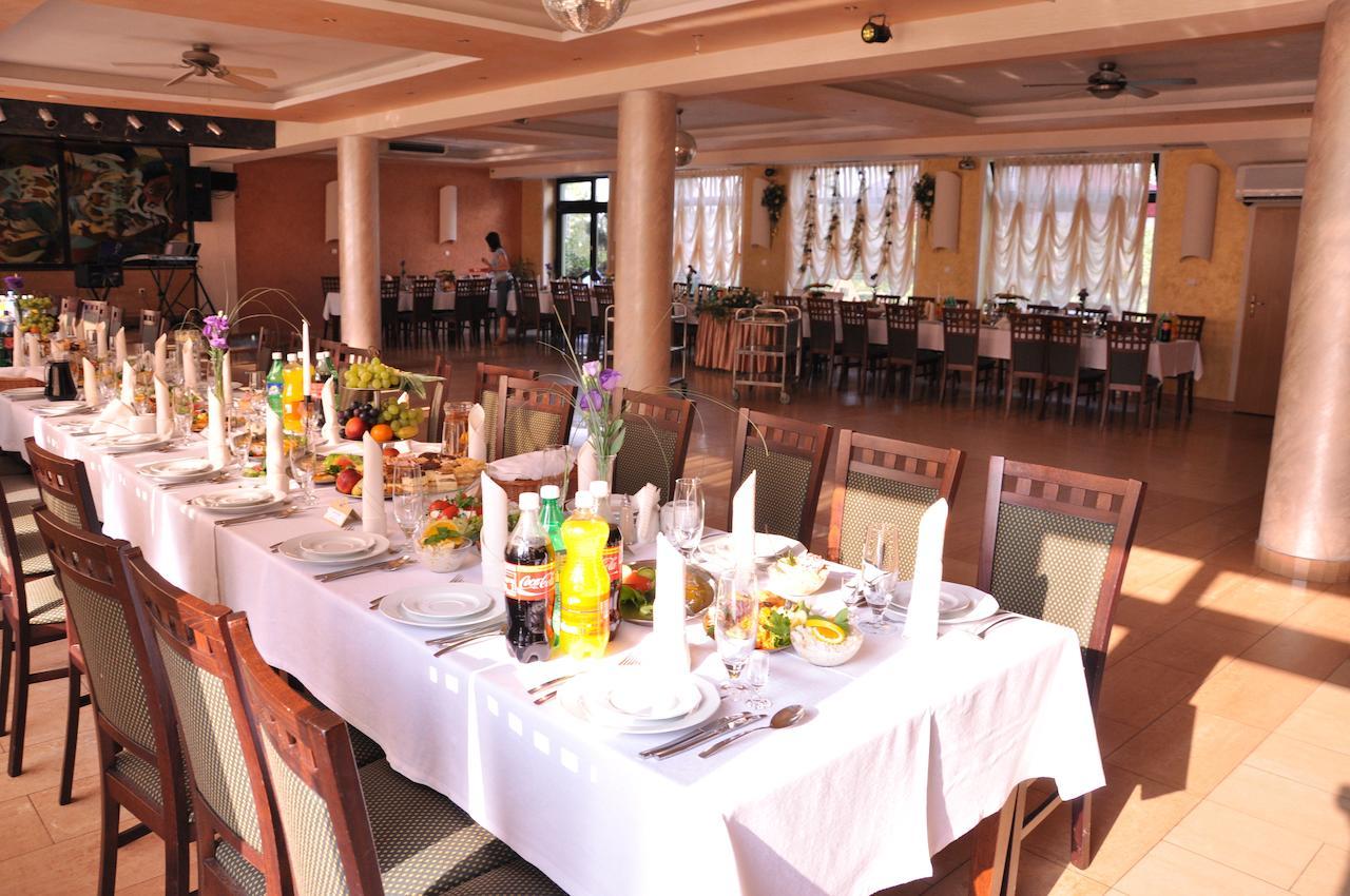 Hotel Olenka Szydlowiec Bagian luar foto