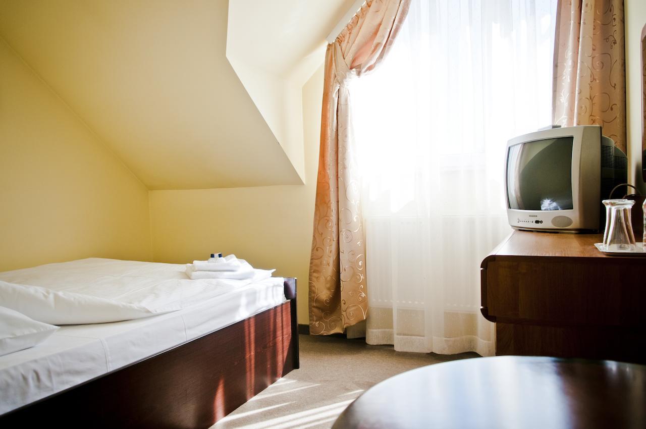Hotel Olenka Szydlowiec Ruang foto