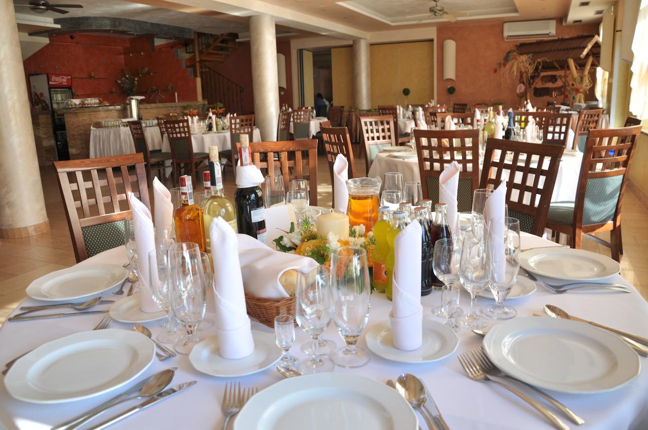 Hotel Olenka Szydlowiec Bagian luar foto