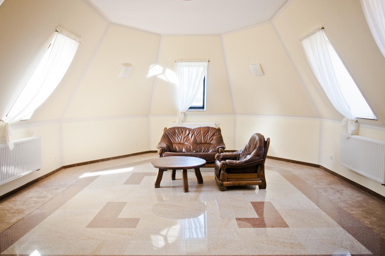 Hotel Olenka Szydlowiec Bagian luar foto
