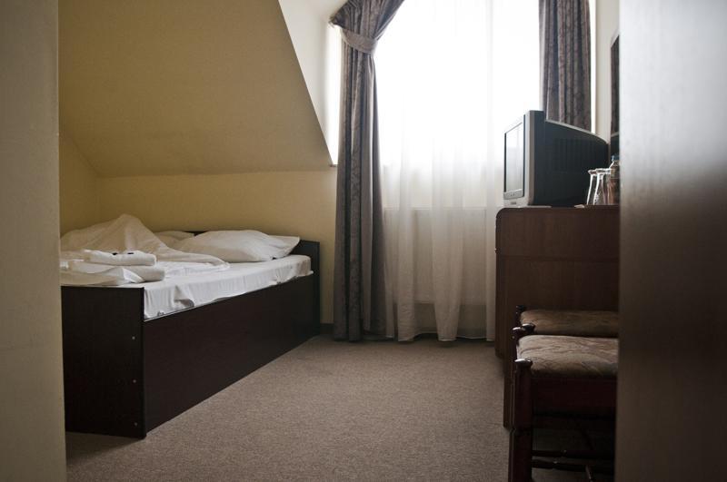 Hotel Olenka Szydlowiec Bagian luar foto