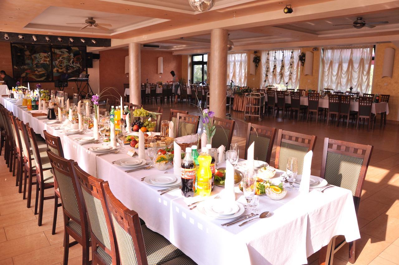 Hotel Olenka Szydlowiec Bagian luar foto