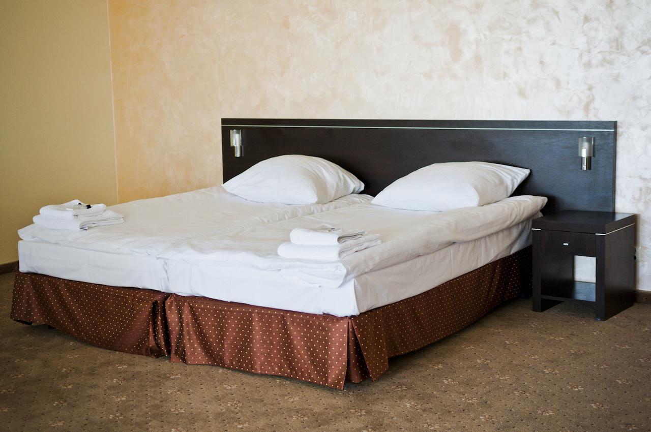 Hotel Olenka Szydlowiec Bagian luar foto
