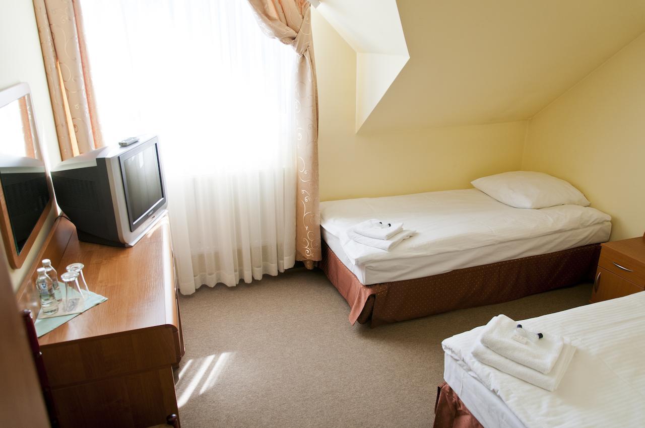 Hotel Olenka Szydlowiec Ruang foto