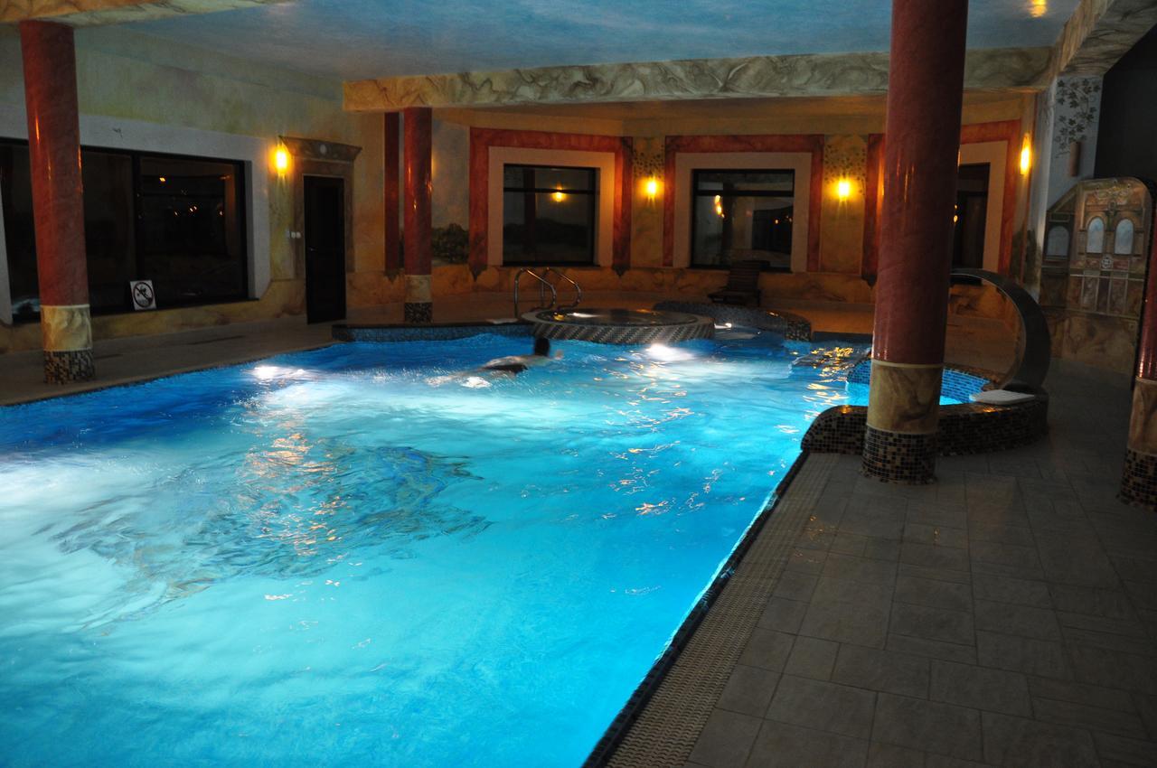Hotel Olenka Szydlowiec Bagian luar foto