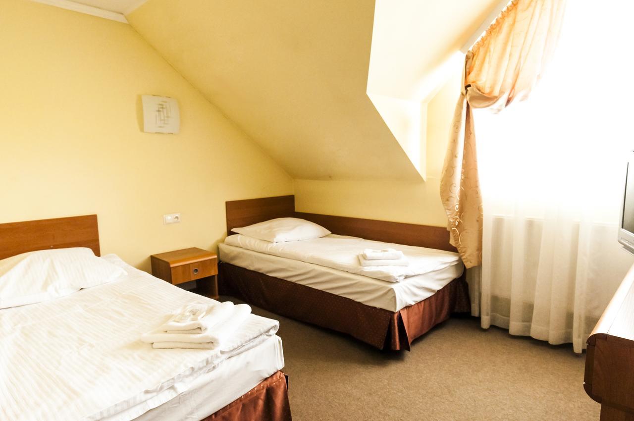 Hotel Olenka Szydlowiec Bagian luar foto