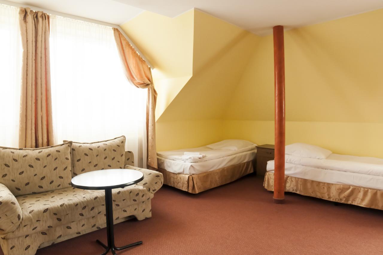 Hotel Olenka Szydlowiec Bagian luar foto
